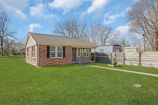 Building Photo - 859 Dillard St