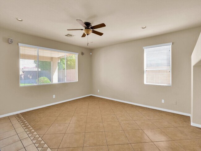 Foto del edificio - stunning 4-bedroom, 2-bathroom home