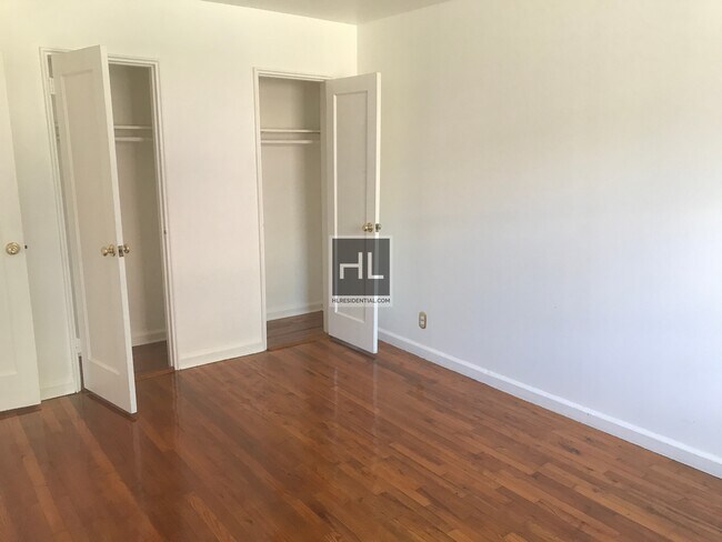 Building Photo - Spacious Two Bedroom in Bayside NY
