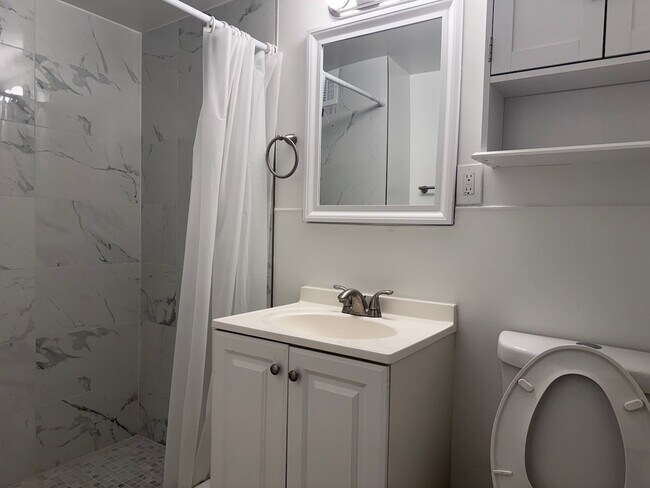Foto del edificio - Studio W/Bath/No Parking-Recently renovate...