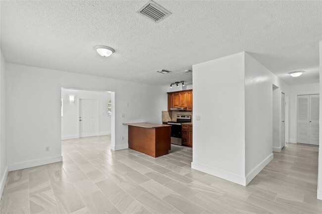 Building Photo - 6895 Southwest 39th Street, Miami, FL 3315...