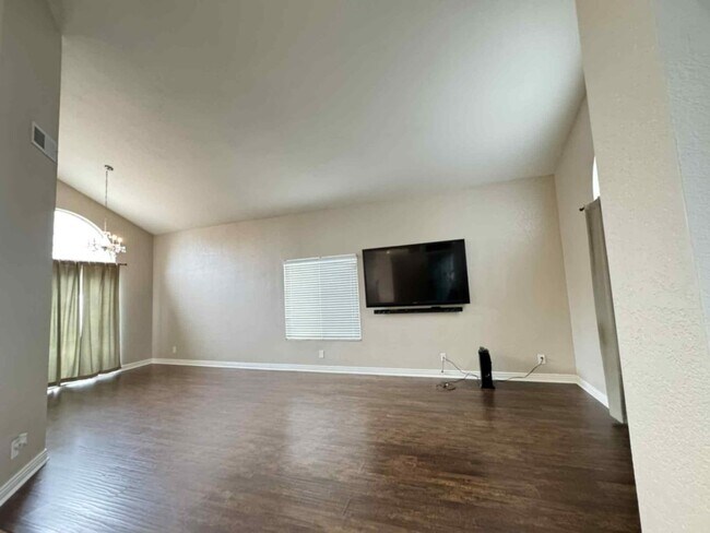 Foto del edificio - Temecula 3 Bedroom Home with Solar!