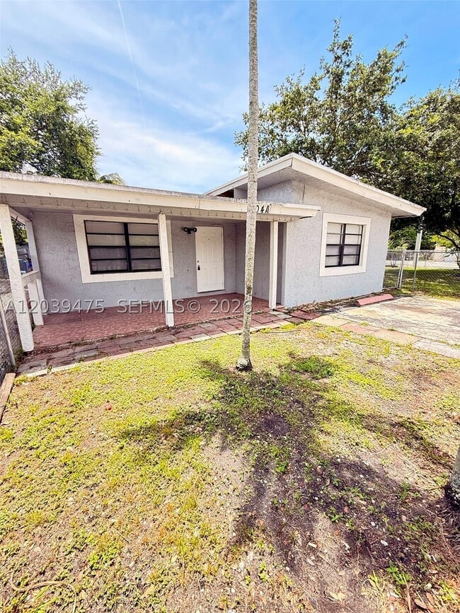 Building Photo - 204 NW 28th Ave
