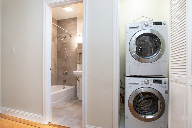 Building Photo - 140 Duboce Ave