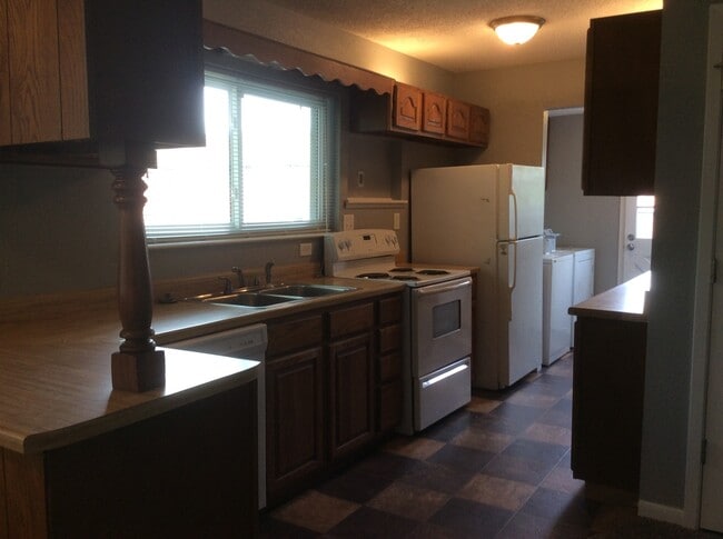 Building Photo - Secluded 3 Bedroom/1 Bath Ranch Home avail...