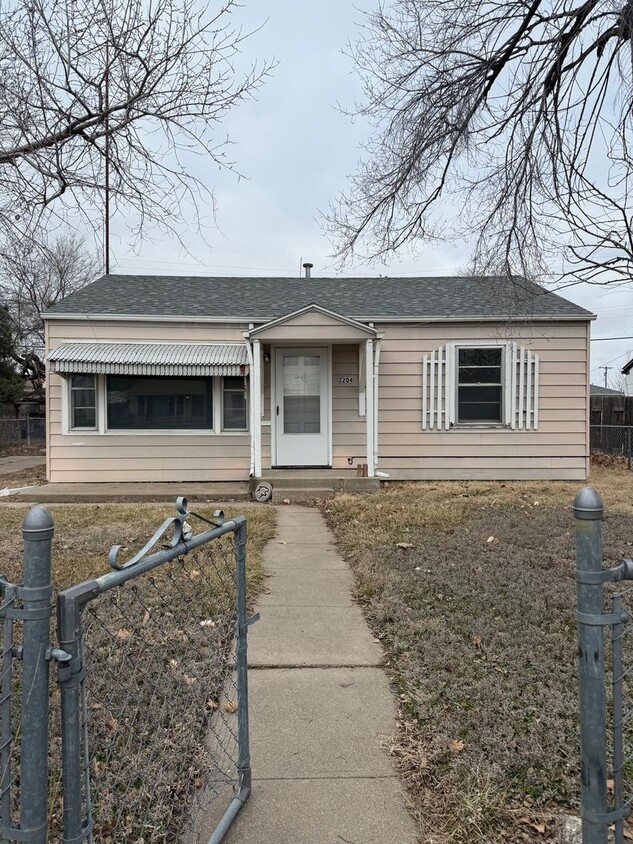 Primary Photo - 2 Bedroom, 1 Bathroom House