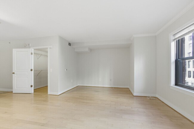 Foto del edificio - Lovely Studio Condo Unit in Penn Quarter!