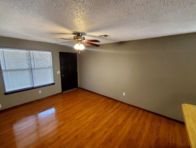 Building Photo - 3 Bed 1 Bath 1 Car Garage in Cardinal 2nd ...