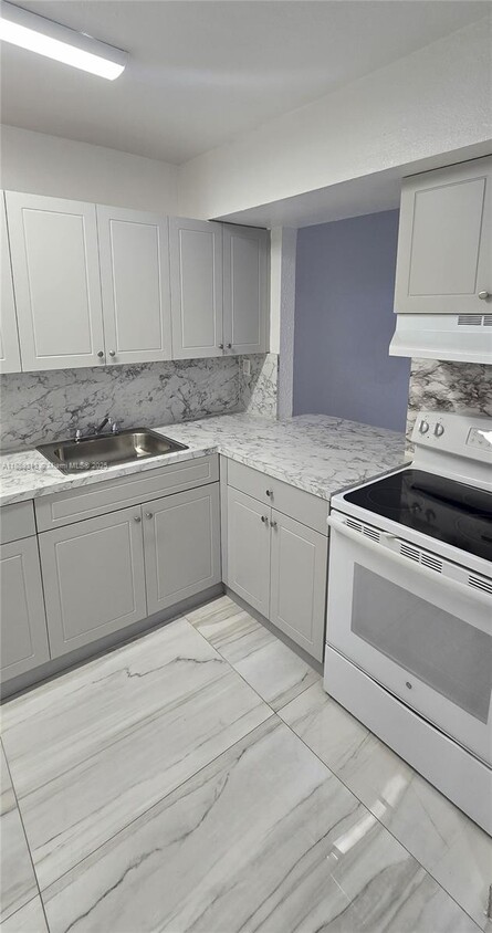 Primary Photo - 11140 SW 196th St