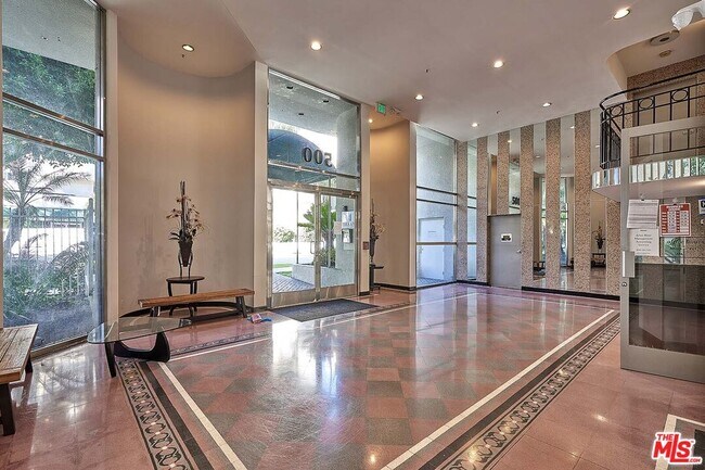 Foto del edificio - 500 S Berendo St