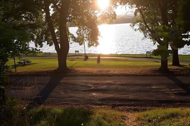 Foto del edificio - Condo located near the lake