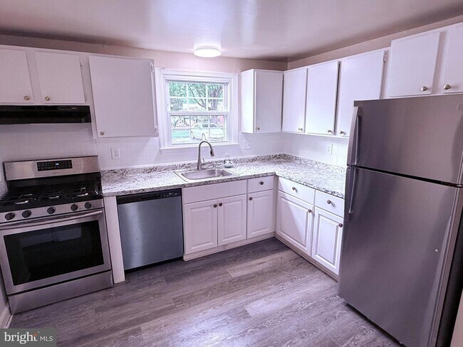 Building Photo - 3334 Tidewater Ct