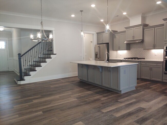Foto del edificio - Move-in ready Townhome located in Blanchar...