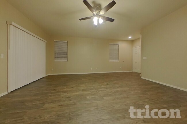 Foto del edificio - 12519 W Estero Ln