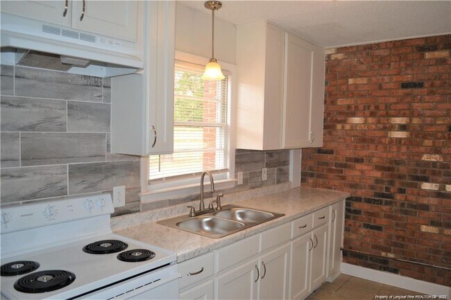 Foto del edificio - 228 W Manchester Rd
