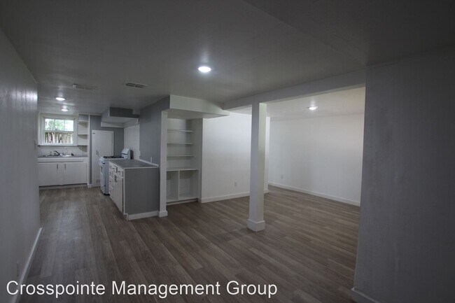 Building Photo - 2 br, 2 bath House - 112 E 4th St