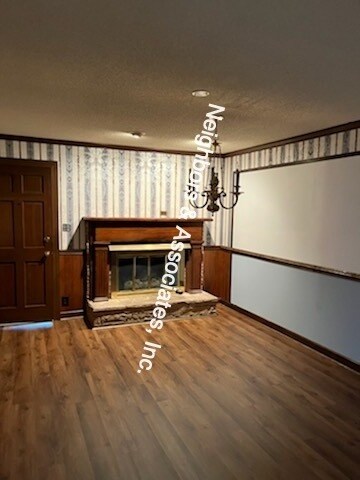 Foto del edificio - 305 E Parrish Dr