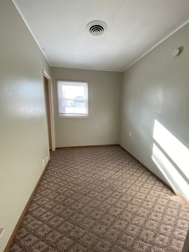 Building Photo - 3 Bedroom Single Family Home!