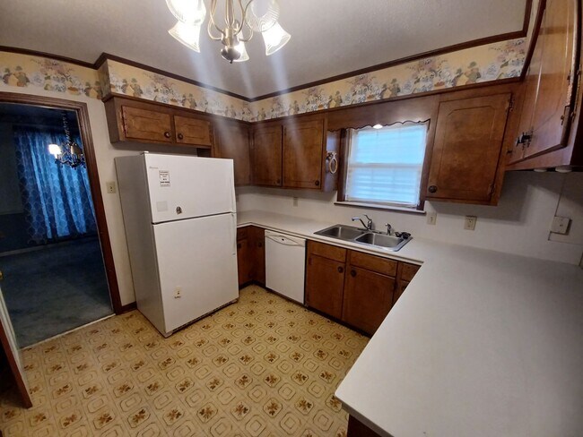 Foto del edificio - Spacious 4BR / 3BA Home for Rent — $1,985/month