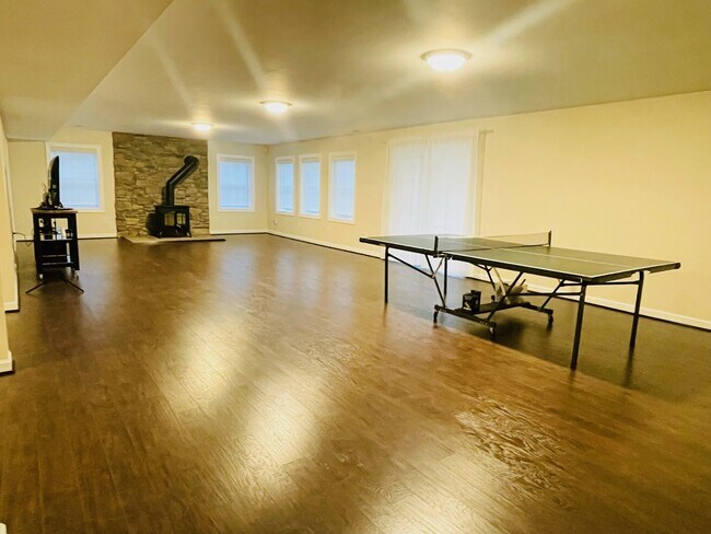 Gran espacio de estar y comedor - 2216 Laurel Ridge Rd