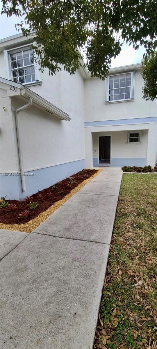 Building Photo - 251 E Riverbend Dr