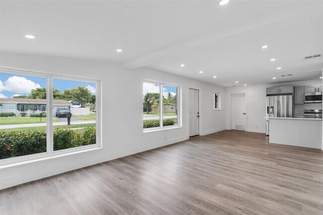 Foto del edificio - 6117 NW 9th St