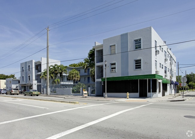 Building Photo - 3301 Grand Ave