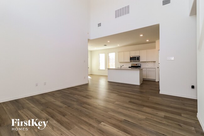Building Photo - 9912 Diamondhead Dr
