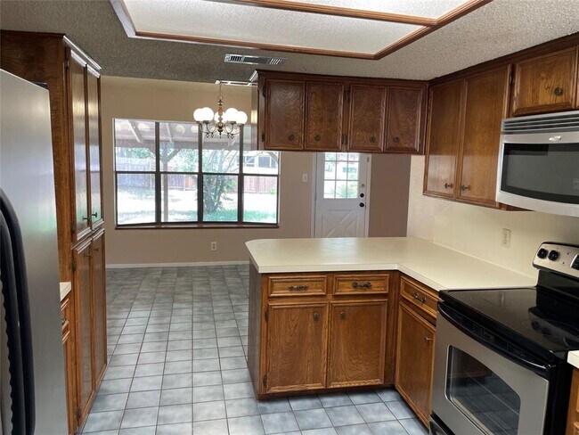 Foto del edificio - 503 Deep Wood Dr