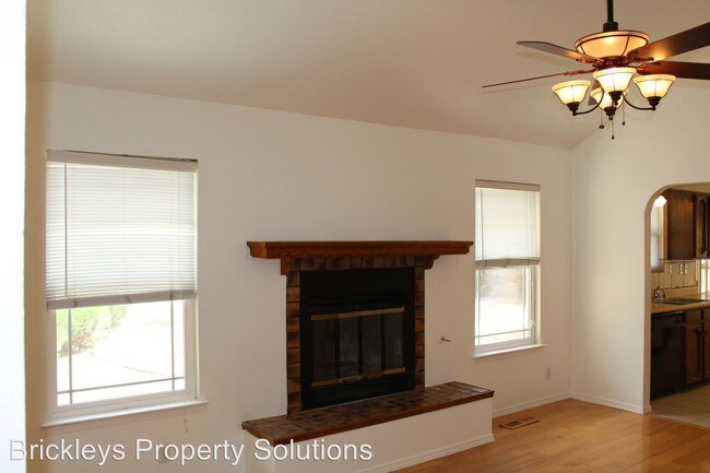 Building Photo - 4909 Oso Grande Ct NE