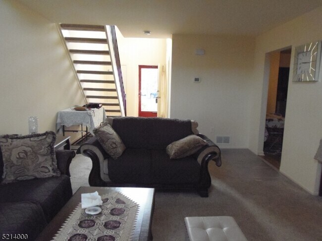 Building Photo - 261 De Rose Ct