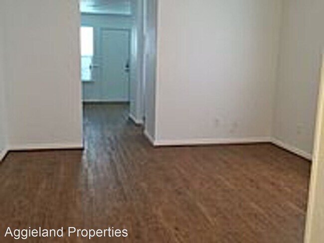 Building Photo - 3 br, 1.5 bath House - 3400 Judythe Ct