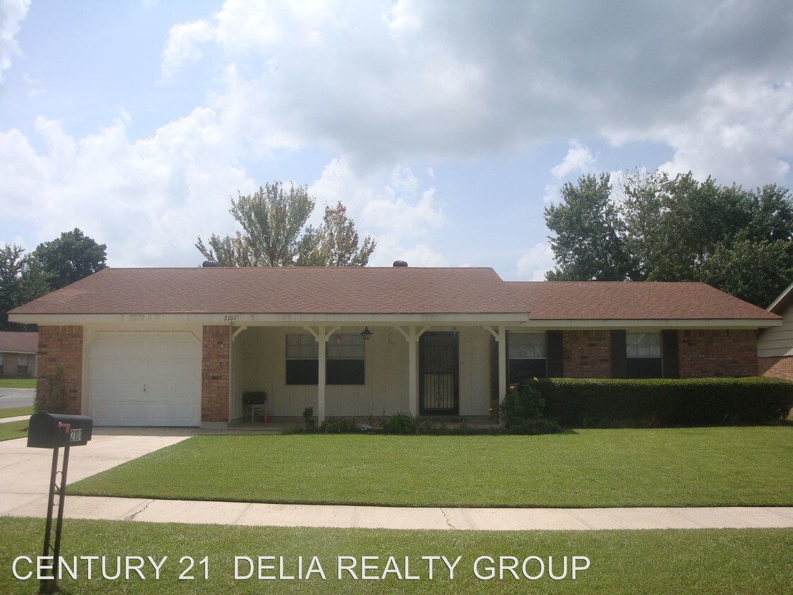 Primary Photo - 3 br, 2 bath House - 2101 Peach St.