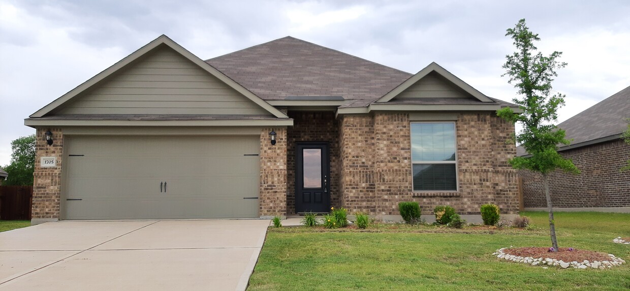 817-905-2070 Dan - 1705 Blue Water Ct