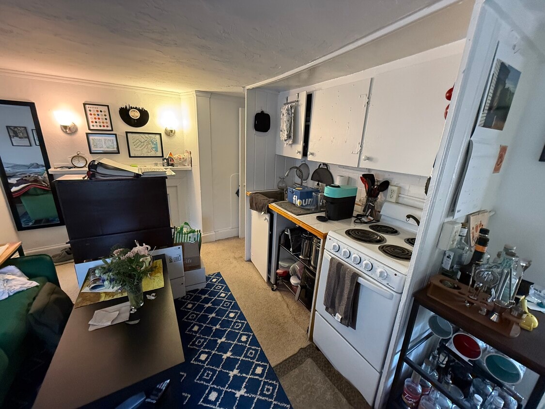 Primary Photo - 43 Anderson St