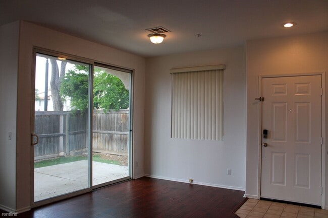 Building Photo - 3 br, 2.5 bath Townhome - 30308 Pelican Ba...