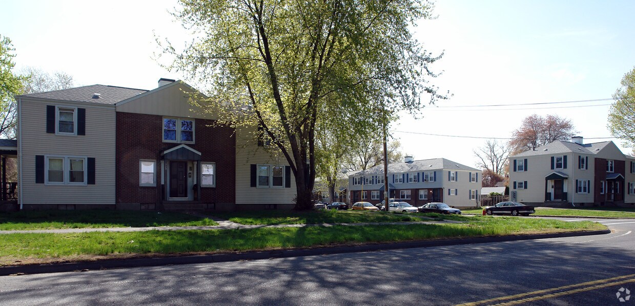 Building Photo - 44 Meeting House Rd