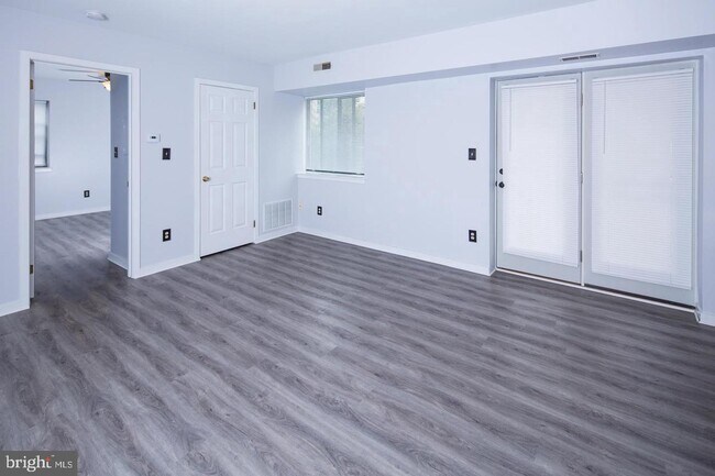 Building Photo - 164 Paladin Dr