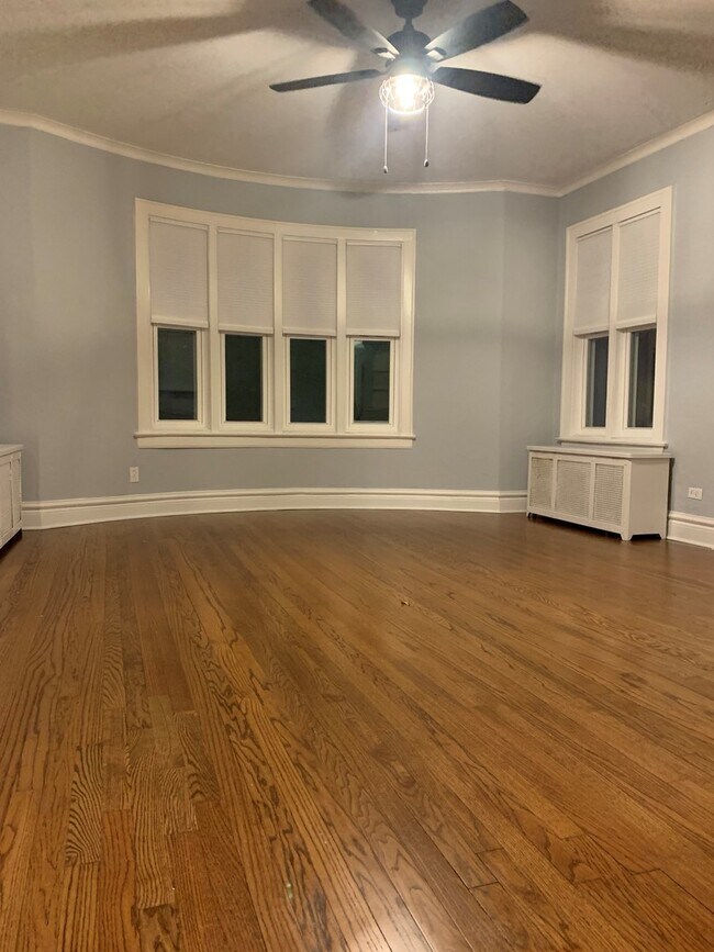 Foto del edificio - 8145 Harding Ave