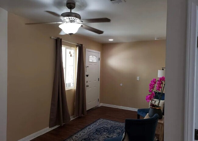 Foto del edificio - 2417 Obama Blvd