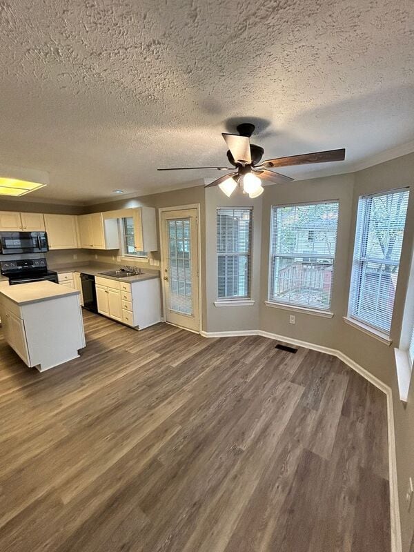Building Photo - 721 Jaywood Dr