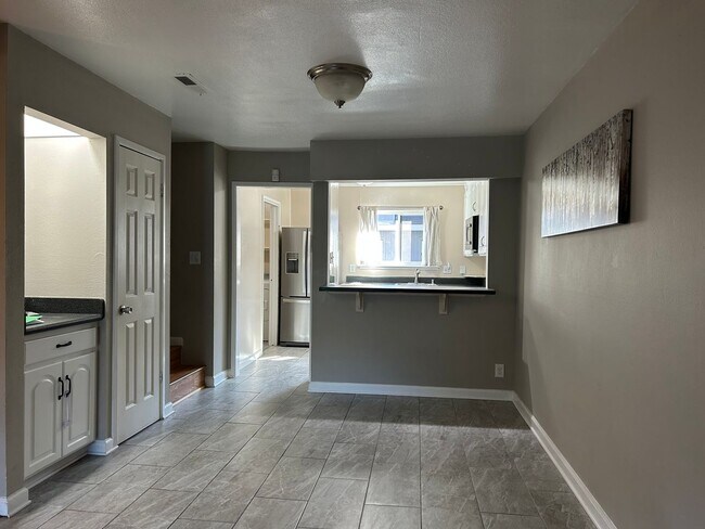 Foto del edificio - Welcome to your dream home in Hayward
