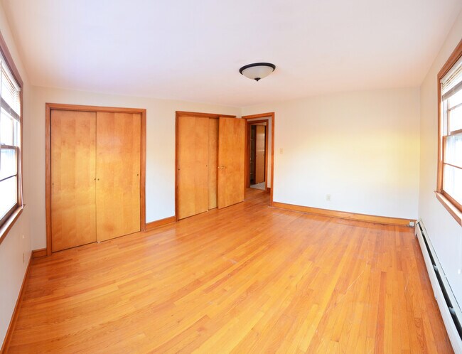 Building Photo - 361 Brook St