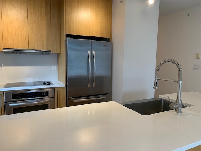 Photo du bâtiment - 607-251 East 7th Avenue