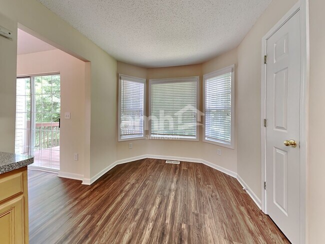 Foto del edificio - 5745 Newnan Cir