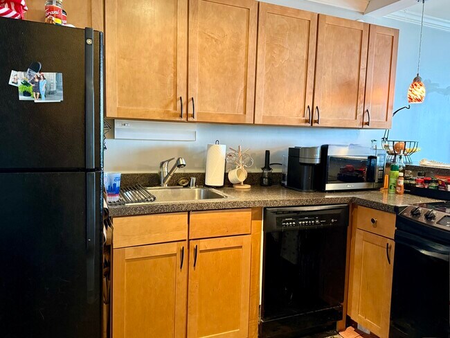 Foto del edificio - 655 W Irving Park Rd