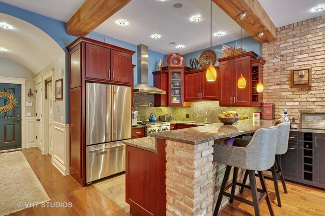 Building Photo - 3534 N Hermitage Ave