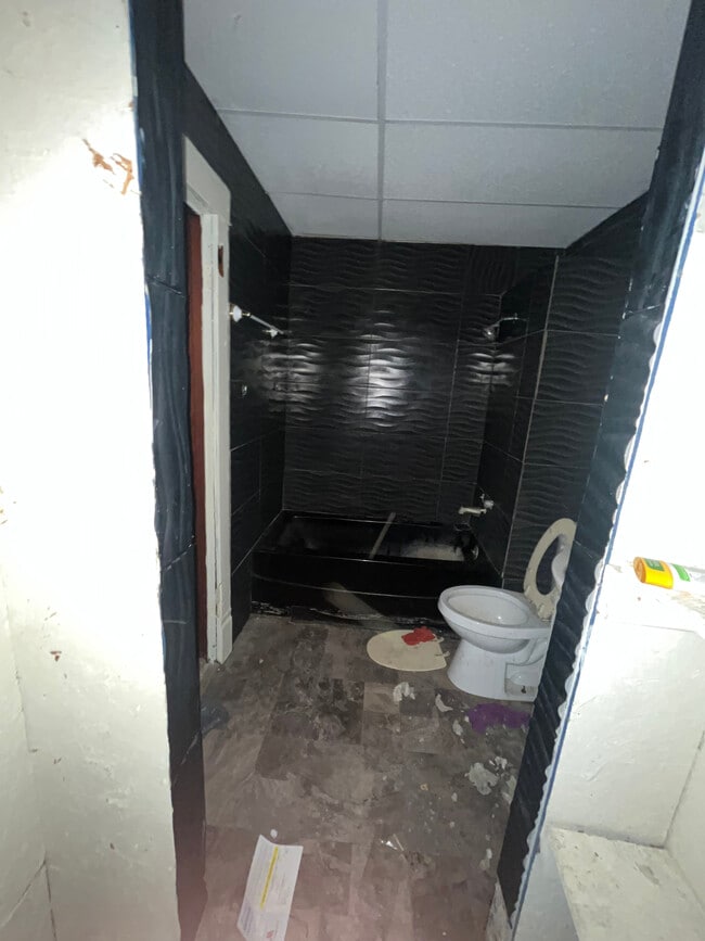 Building Photo - 406 Morton St