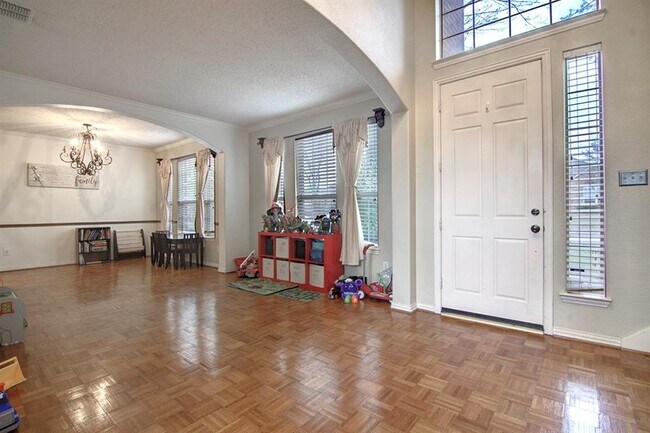 Building Photo - 3105 Spring Grove Dr
