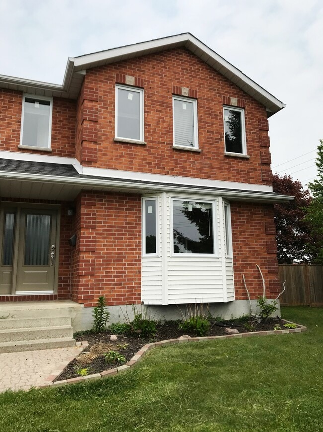 Building Photo - 540 Delanty Rd